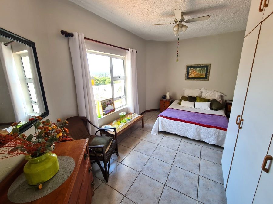 5 Bedroom Property for Sale in Wavecrest Eastern Cape